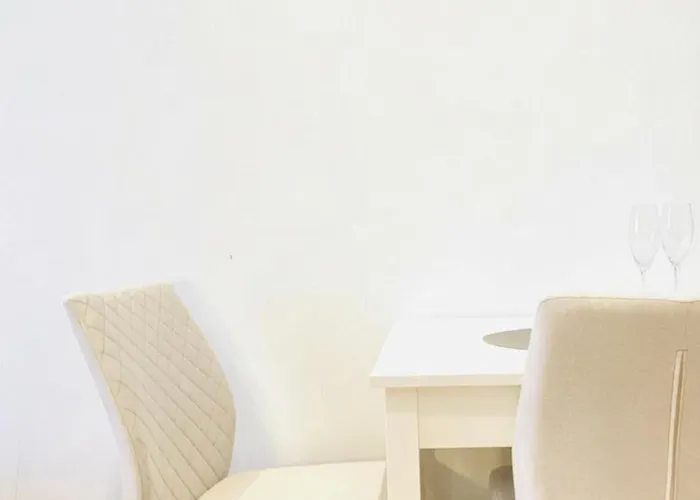 Lovely 4-br Retreat Ottakring With Stunning Apartamento *