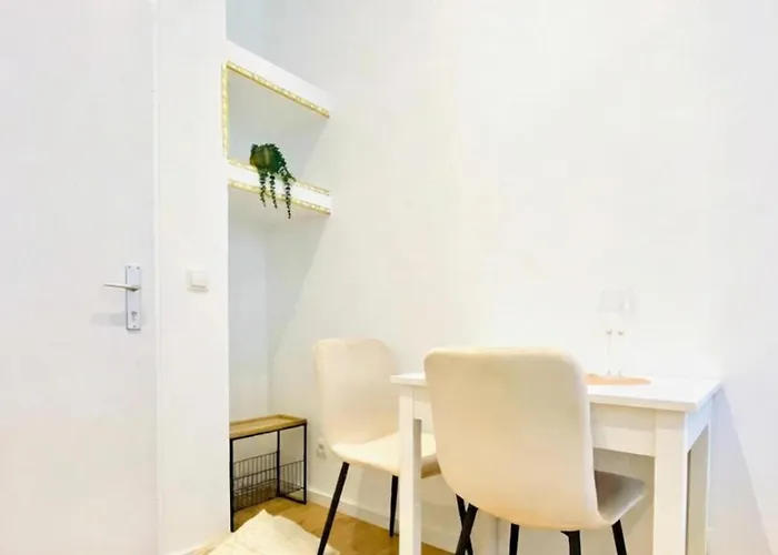 Apartamento Lovely 4-br Retreat Ottakring With Stunning *