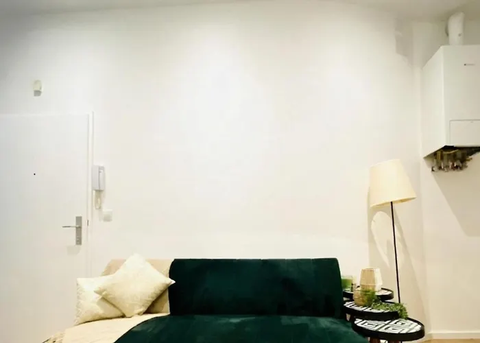 Lovely 4-br Retreat Ottakring With Stunning Apartamento